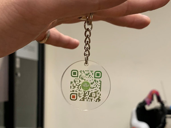 協助台北東區有氧教室WILL LIFE製作的透明壓克力鑰匙圈,中間的圖案是教室官網QR,真的可以掃噢~